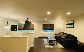 Beautiful 2 Bedroom 1 Bath Apartment With Private Garage